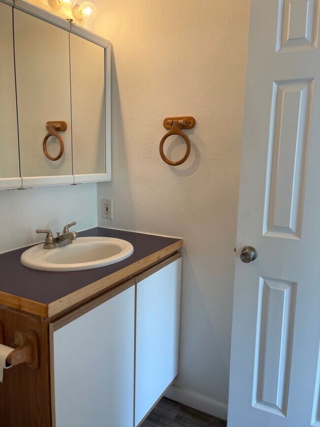 Building Photo - Affordable Single Family Home for Lease!