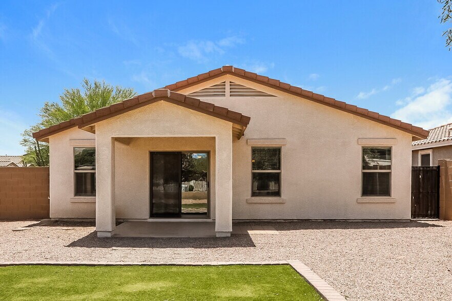 Building Photo - 1126 E Daniella Dr