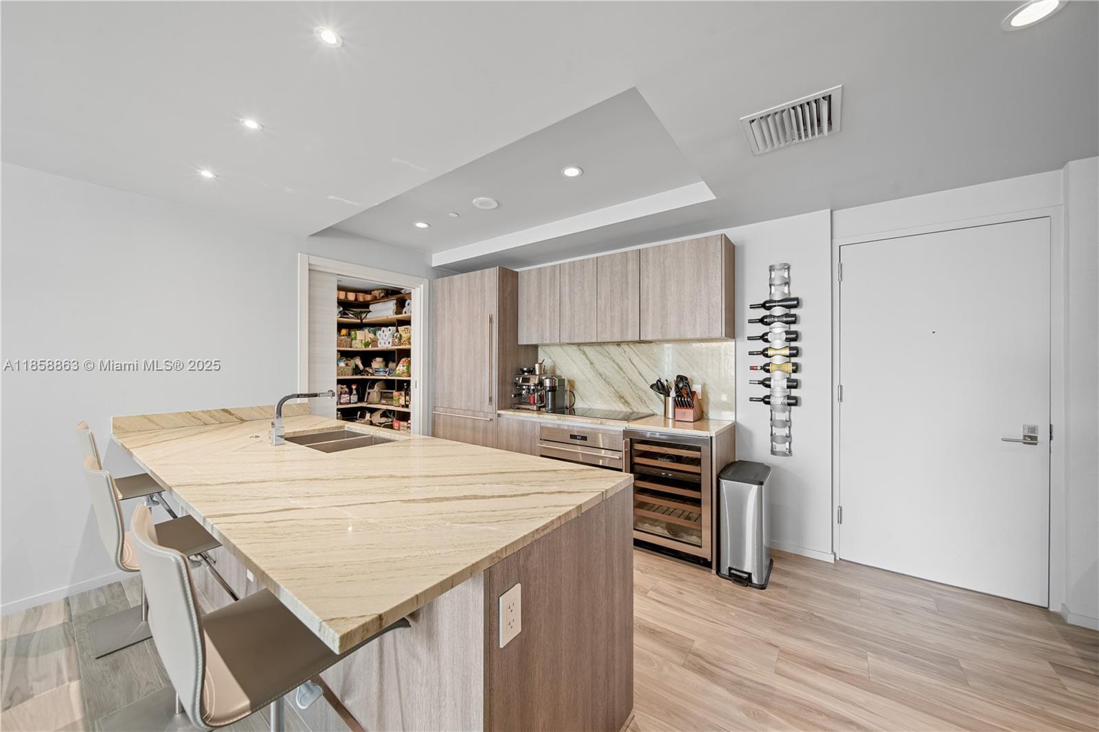 Building Photo - 801 S Miami Ave