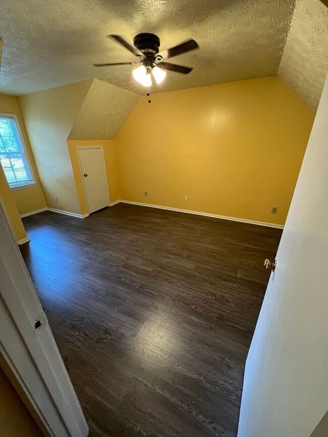 Building Photo - NOW AVAILABLE!!! Beautiful Townhome with M...