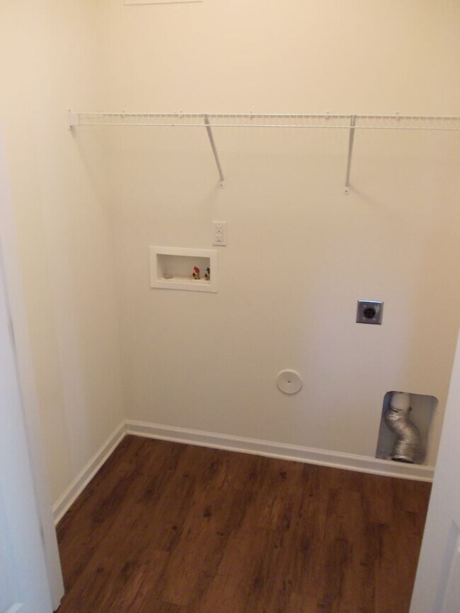 Building Photo - 2528 Walnut Forest Dr