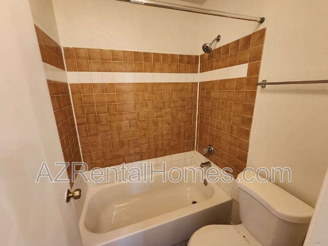 Building Photo - 1215 E Lemon St