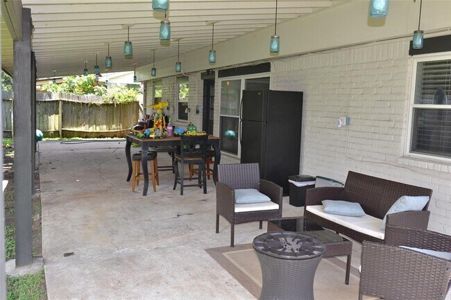 Building Photo - 10530 Permian Dr