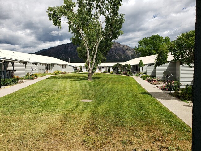 Building Photo - 401 S 5th St E