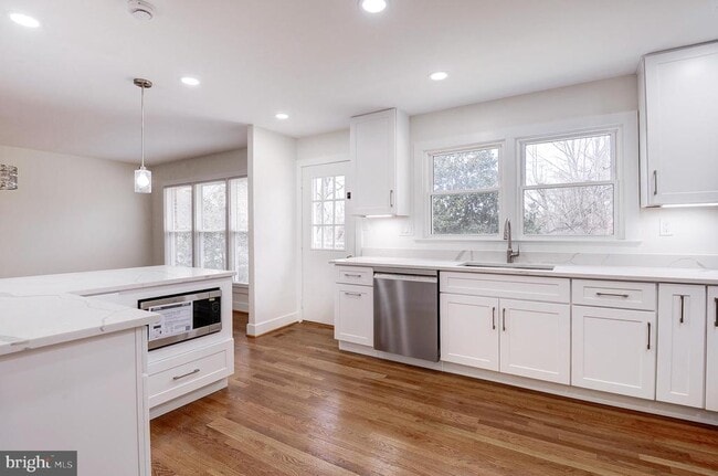 Building Photo - 9704 Hall Rd