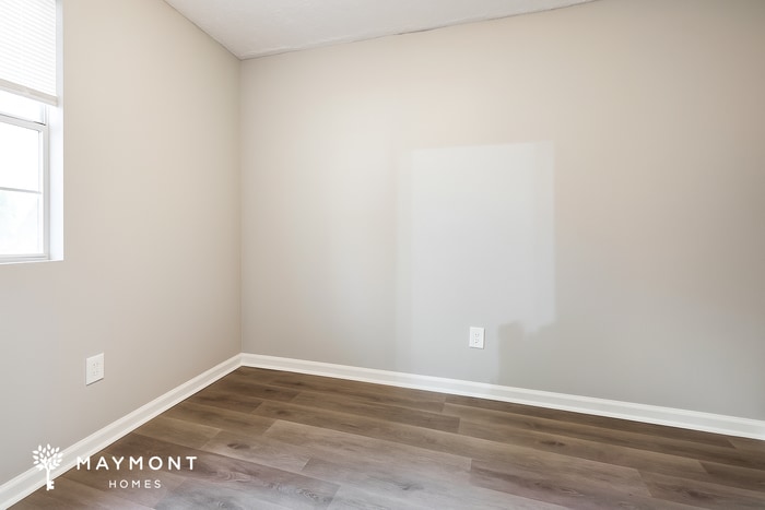 Building Photo - 445 Meadowbrook Dr