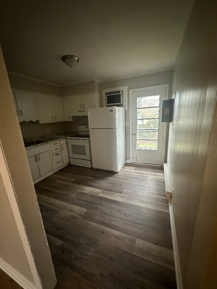 Building Photo - 123 S Sam Davis Ave