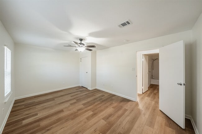 Building Photo - 3018 Sycamore Springs Dr