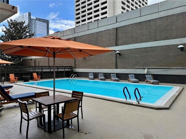 Building Photo - 620 Peachtree St NE