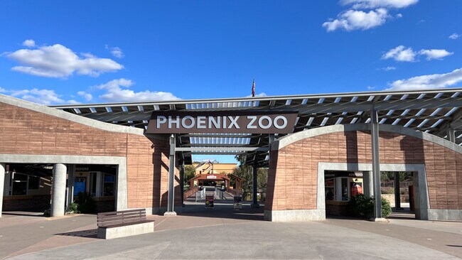Building Photo - 2Bed/1Bath House at 48th/Broadway! JOIN TH...