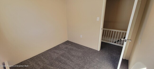 Building Photo - 32 Murray St