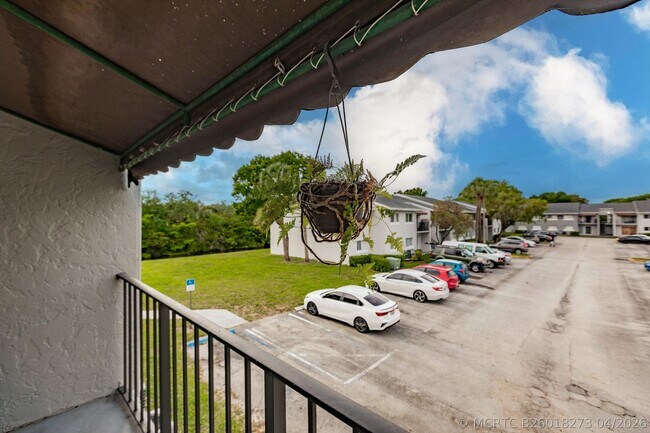 Building Photo - 1153 Lake Victoria Dr