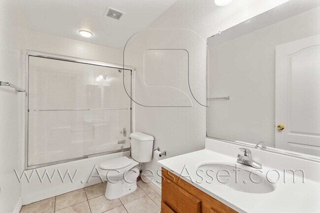 Building Photo - Spacious 3 Bed + Loft-Style Living in Lake Elsinore w/ Private Yard