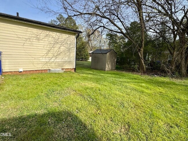 Building Photo - 52 Eastwood St