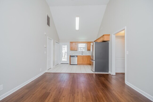 Building Photo - 1012 7 Oaks Blvd