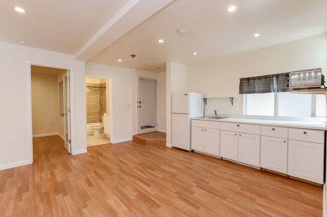 Building Photo - 5 Bed / 2 Bath home in Outer Richmond near...