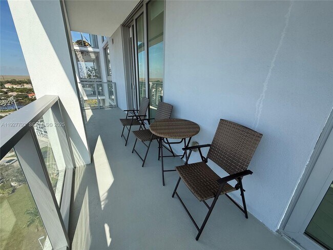 Building Photo - 2000 Metropica Wy