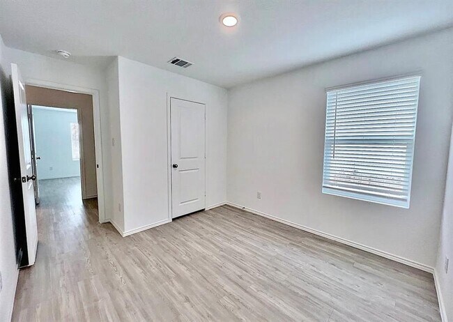 Building Photo - 5823 Forenoon Dr