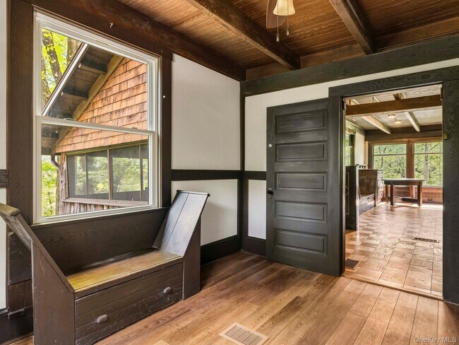 Building Photo - 5 Riverby Ln