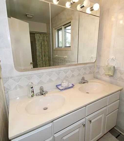 Building Photo - 1771 E 234th St