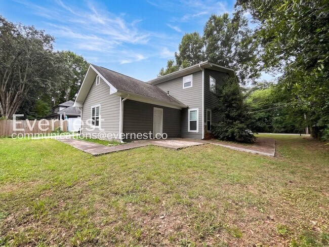 Building Photo - Spacious  Home with Garage and Deck / 3 Bed, 3 Bath / Garage-attached / Available now!