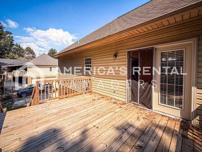 Building Photo - 584 Woodland Ridge Rd
