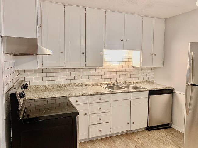 Building Photo - 7410 Quaker Ave