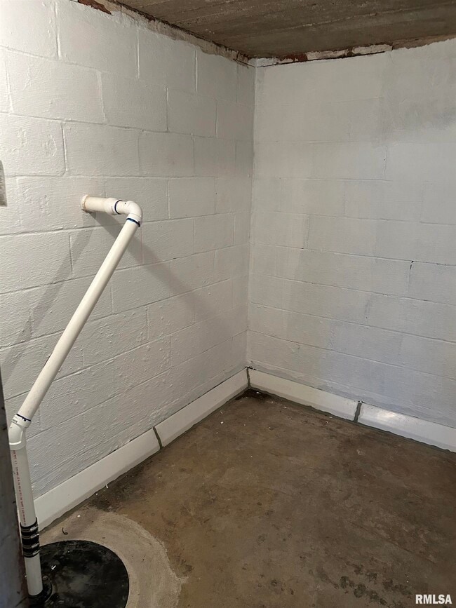 Building Photo - 405 Keller St