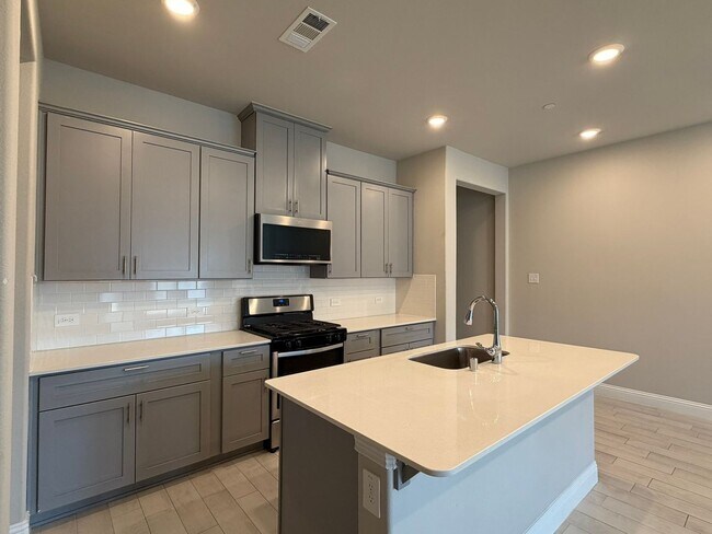 Building Photo - 624 Hutchinson Ln