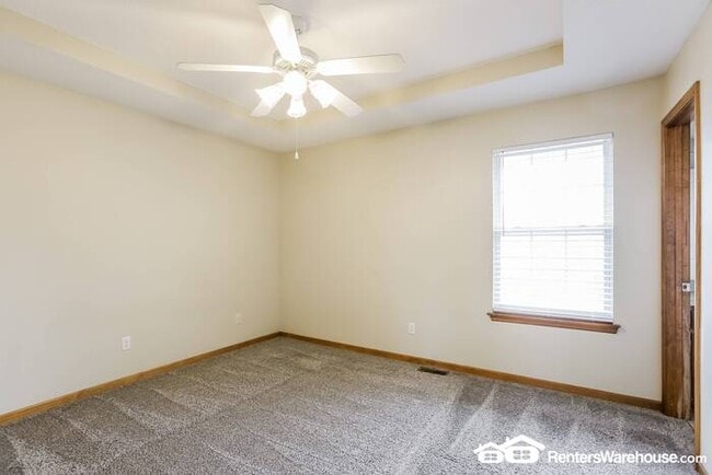 Building Photo - 3 Bed 2.5 Bath In Raymore!  Available 7/19!