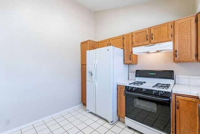 Building Photo - Bright, Spacious & Ready to Welcome You Ho...