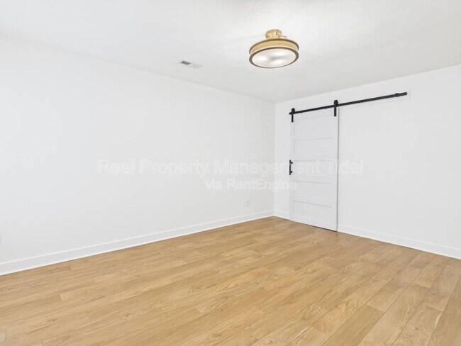 Building Photo - 236 Huntstree Pl