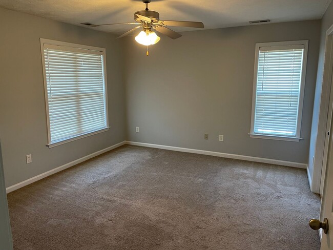 Building Photo - Two Bedroom Condo in Gated Community
