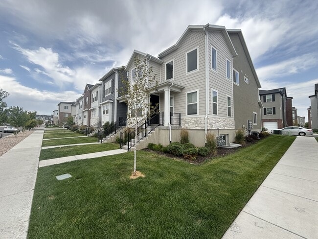 Building Photo - 3742 W Canyon Falls Dr
