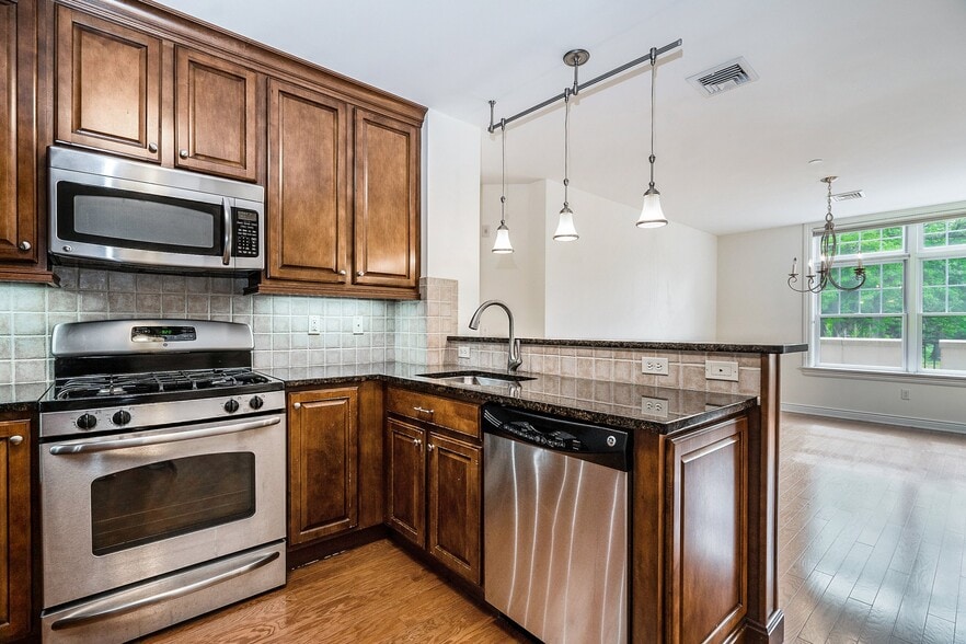 Kitchen - 101 Sheldrake Pl