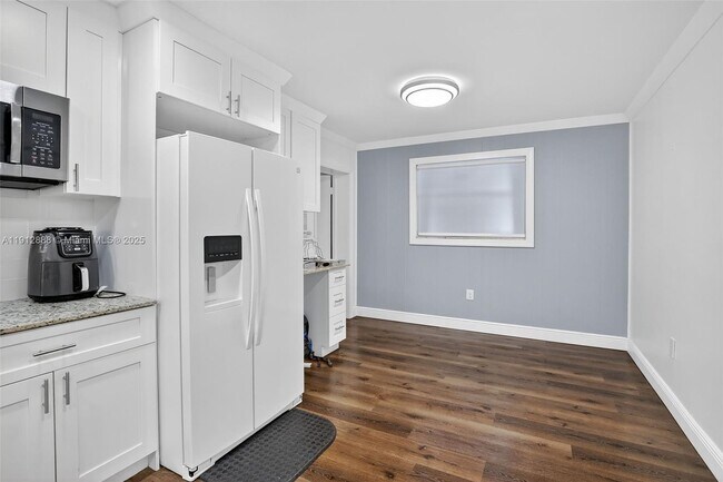 Building Photo - 7920 Alhambra Blvd