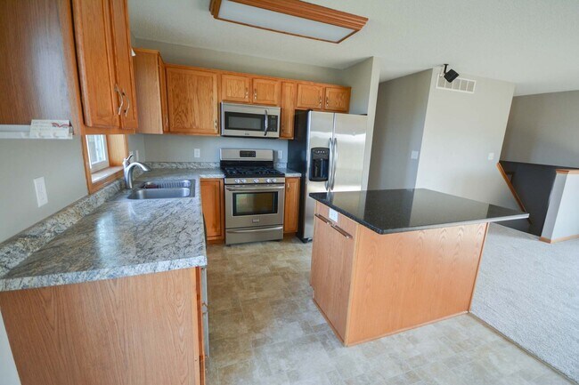 Building Photo - Great NW Home with Fenced Yard Near Gibbs Elementary