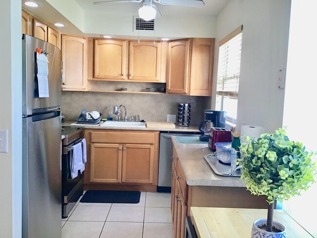 Building Photo - 438 Mansfield K