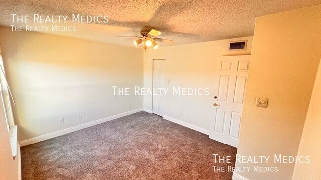 Building Photo - 3700 Idlebrook Cir