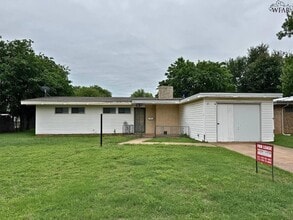 Building Photo - 4111 McGaha Ave