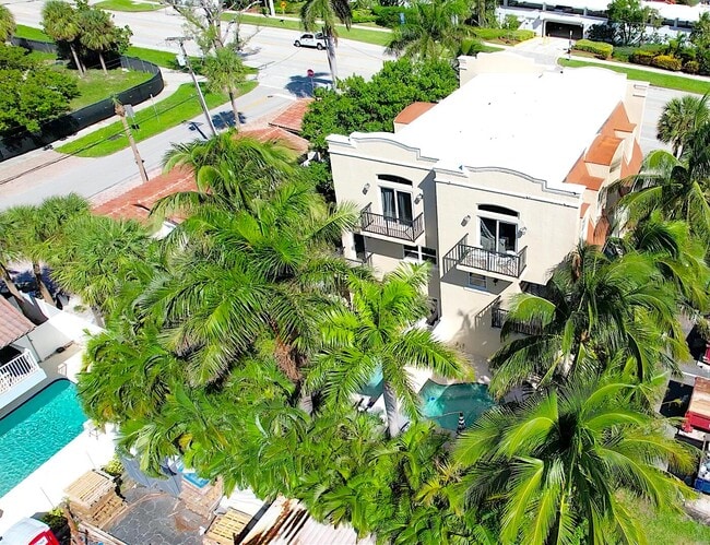 Building Photo - 247 S Ocean Blvd