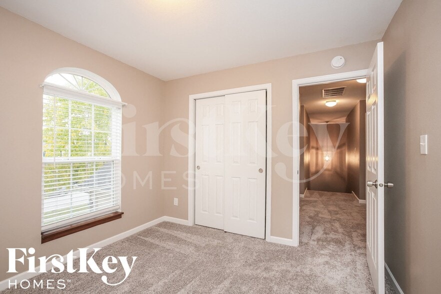 Building Photo - 275 Lazy Hollow Dr