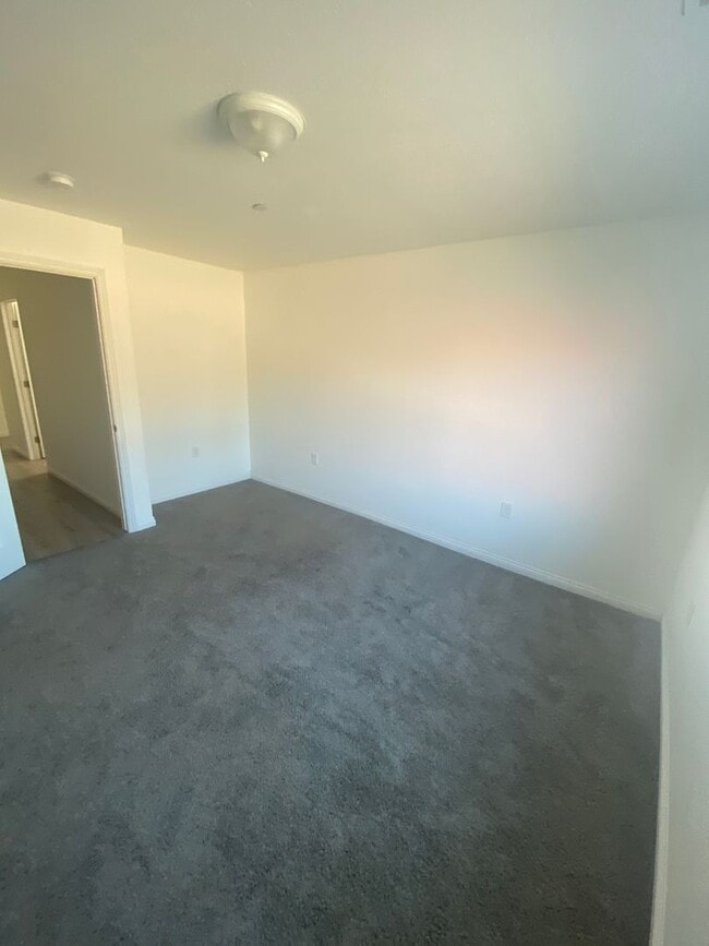 Building Photo - Spacious and New with Solar in Central Hanford