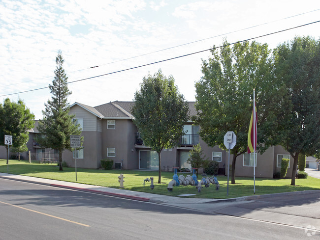 Primary Photo - College Park Apartments