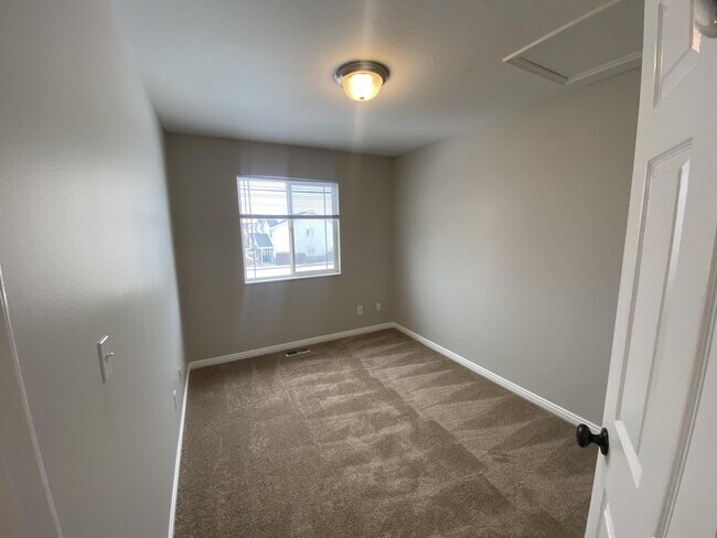 Building Photo - 2355 N 275 E