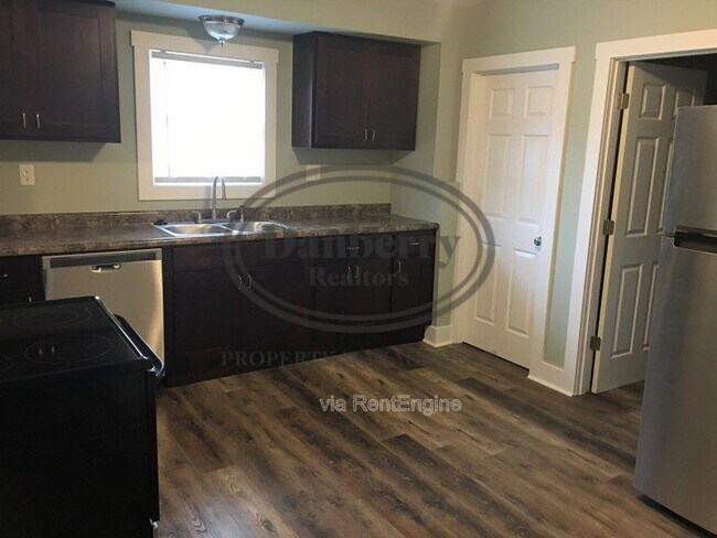 Building Photo - 319 Frazer St