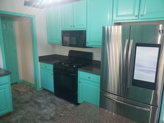 Building Photo - THE GOOD LIFE IN FAIRBURN