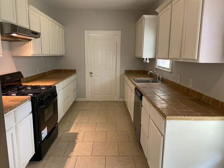 Building Photo - 341 Palmero