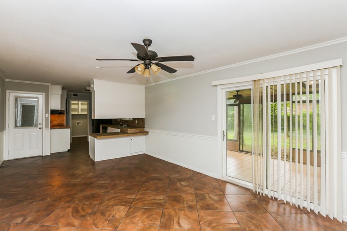 Building Photo - 975 Briarwood Dr