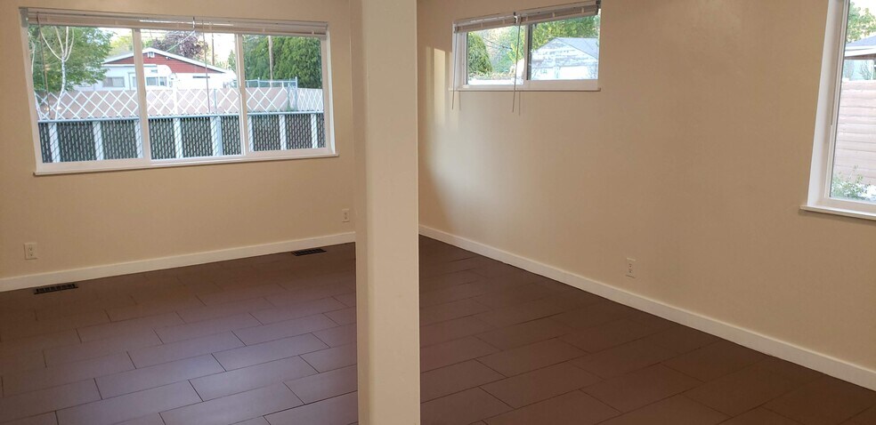 Building Photo - 560 N 900 W